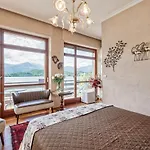 In Riva Al أفيليانا