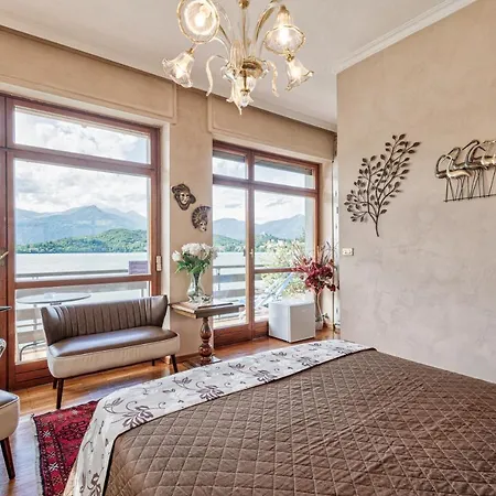 In Riva Al Αβιλιάνα